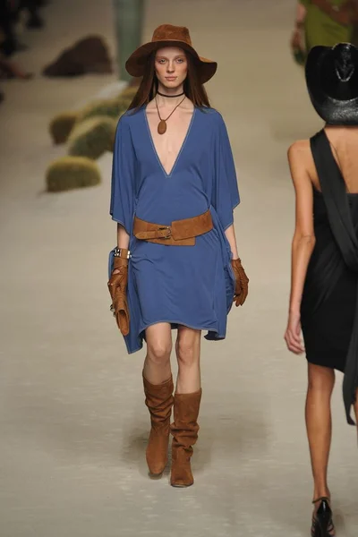 Look 25